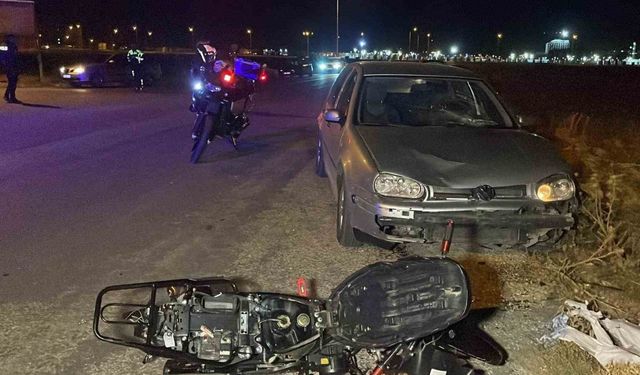 Otomobille çarpışan motosikletin sürücüsü yaralandı