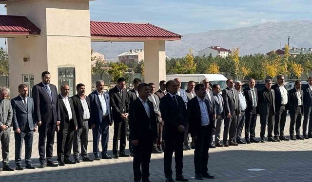 Patnos’ta Muhtarlar Günü’nde Ballı Kutlama