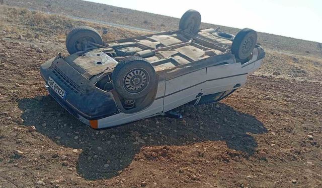 Şanlıurfa’da kontrolden çıkan otomobil şarampole uçtu
