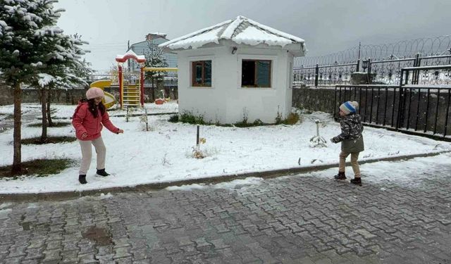 Sarıkamış’a mevsimin ilk karı yağdı