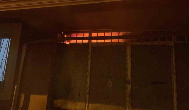 Siirt’te gıda malzemelerinin bulunduğu depo küle döndü