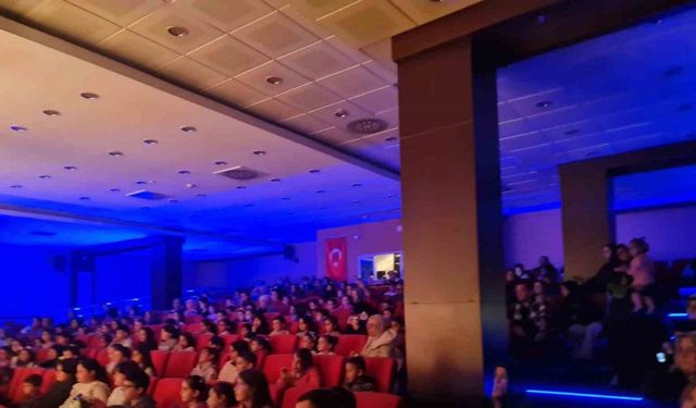 Sincan Belediyesinden Tiyatro Şöleni