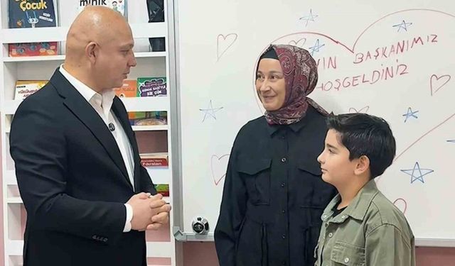 Sınıf başkanlığı seçiminde belediye başkanını getirme vaadini yerine getirdi