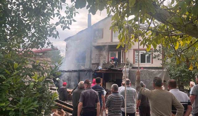 Sinop’ta ev yangını: Tüpün patlama anı kamerada