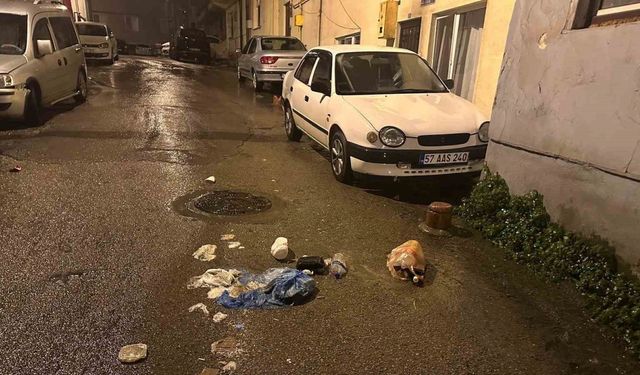 Sinop’ta sokağa bırakılan çöpler tepki çekti