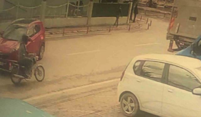 Sinyal vermeyen sürücü kazaya sebep oldu, 1 kişi yaralandı: O anlar kamerada