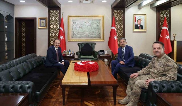 Şırnak Valisi Ekici, Siirt Valisi Kızılkaya ile bir araya geldi