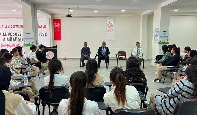 Şırnak’ta geleceğin meslek elemanları sosyal hizmetleri yerinde tanıdı