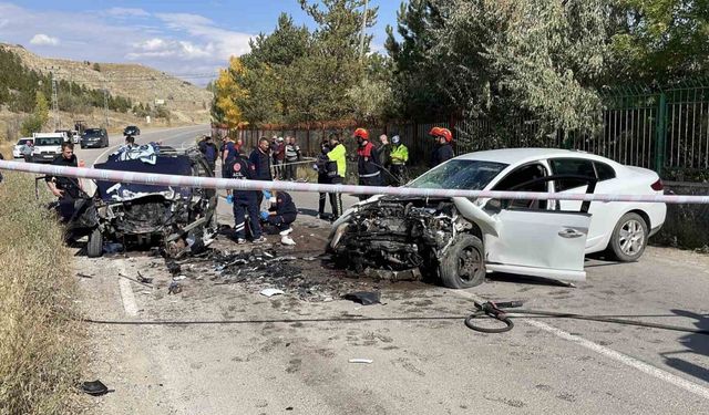 Sivas’ta iki otomobil çarpıştı: 1 ölü, 1 yaralı