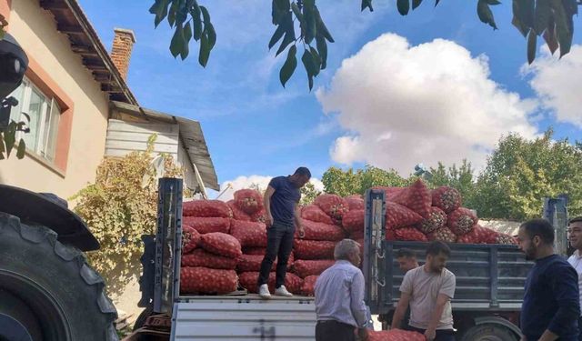 Sivrihisarlı çiftçiler öşürünü müftülüğe teslim etti