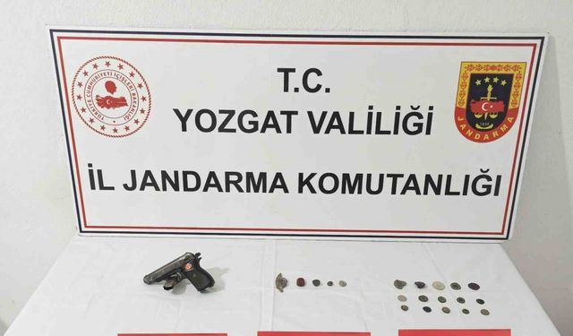 Tarihi eser kaçakçıları jandarmaya yakalandı