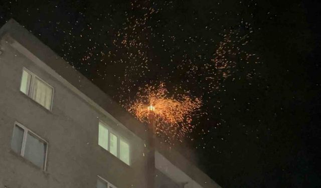 Tekirdağ’da bacadan alev püskürdü, geceyi aydınlattı