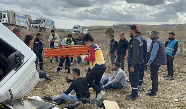 Tekirdağ’da can pazarı: Çöp kamyonu metrelerce yüksekten şarampole uçtu, 3 işçi yaralandı