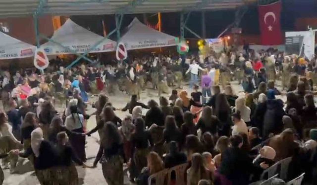 Tekirdağ’da kadınlardan renkli şalvar gecesi: 2 bin kişi katıldı