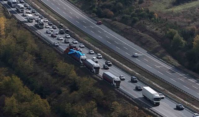 TEM Otoyolu’nda iki tır çarpıştı: 1 yaralı