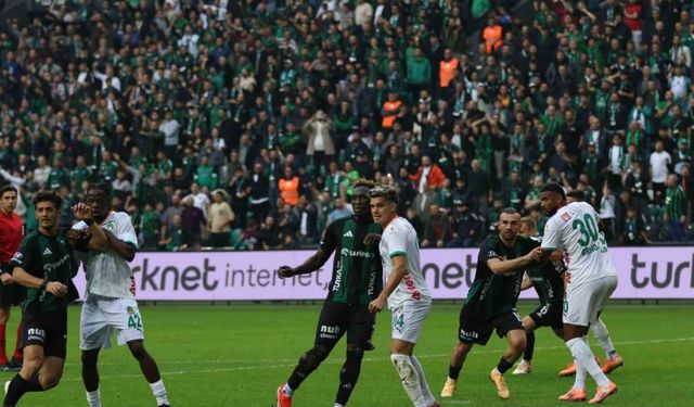 Trendyol Süper Lig: Kocaelispor: 0 - Alanyaspor: 0 (İlk yarı)