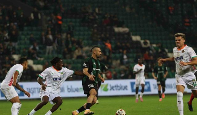 Trendyol Süper Lig: Kocaelispor: 2 - Alanyaspor: 0 (Maç sonucu)