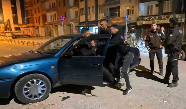 Tükürük yüzünden kavga çıktı, alkollü şahsı yakınları bile sakinleştiremedi