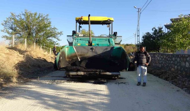 Tunceli İl Özel İdaresi sıcak asfalt üretti: İlk serimi Vali Aygöl yaptı