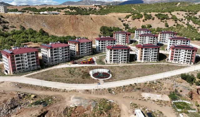Tunceli Valisi Aygöl: "14 blok, 214 daire ve 3 dükkan olmak üzere çalışmalarımız şu anda bitmiş durumda"