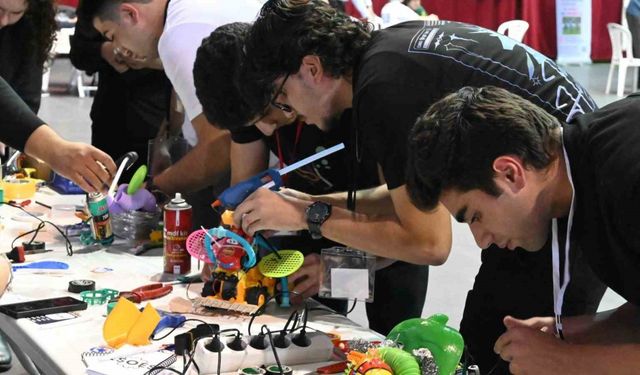 Türkiye’nin en çirkin robotları sahneye çıktı