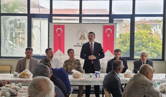 Tutak İlçe Kaymakamı Coşkun, muhtarlarla buluştu