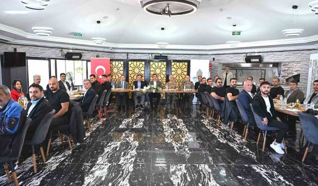 Vali Karakaya basınla bir araya geldi