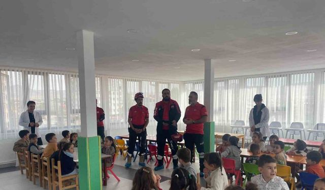 Van’da minik öğrencilere afet bilinci aşılandı