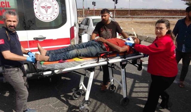 Yaralı taşıyan otomobille kamyonet çarpıştı: 3 yaralı