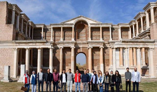 Yeni üniversiteliler Salihli’yi keşfetti