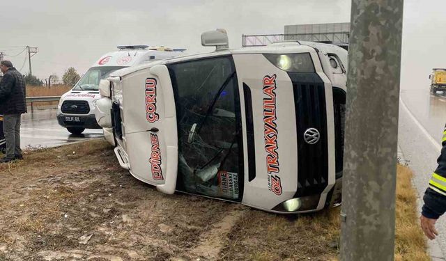 Yolcu minibüsü devrildi: 7 yaralı