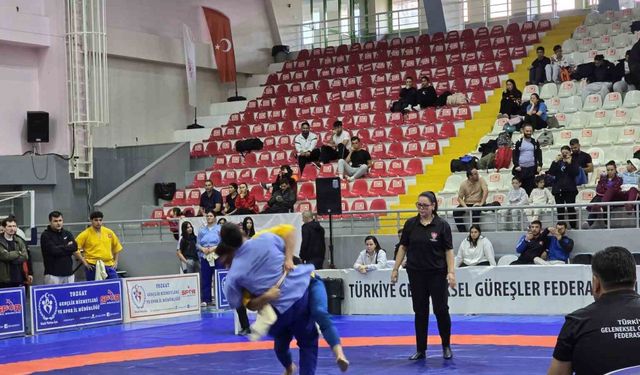 Yozgat’ta 27 ilden 580 sporcunun yarışacağı şampiyona başladı