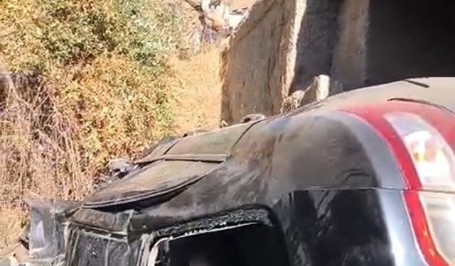 Yüksekova’da kontrolden çıkan otomobil dereye uçtu: 4 yaralı