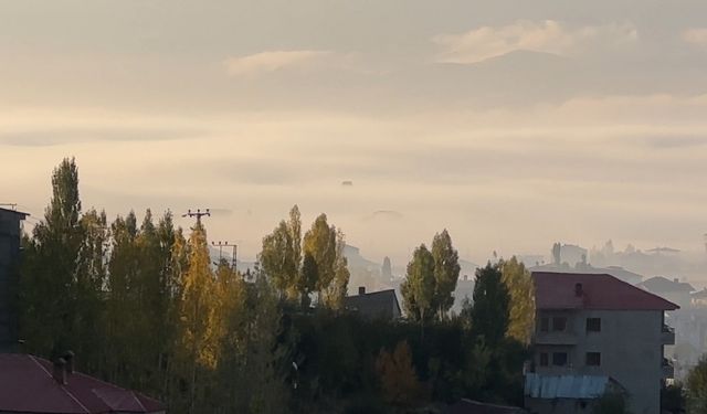 Yüksekova’da sisle gelen doğal güzellik