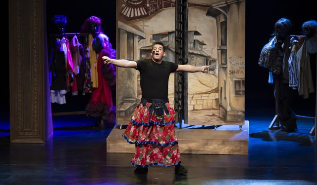 ‘Eyvah Nadir’ Oyunu İzleyiciden Tam Not Aldı