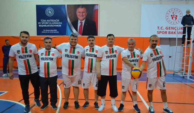 Öğretmenlerin nefes kesen voleybol turnuvası tamamlandı