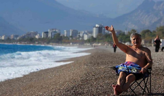 Antalya’da dün yağmur ve fırtına, bugün deniz keyfi