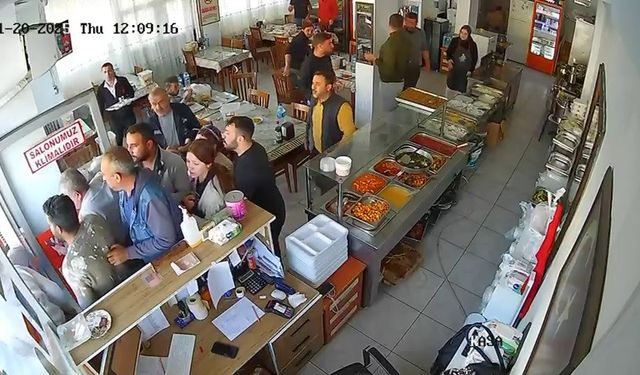 Depreme lokantada yakalanan vatandaşları panikle kaçışları kamerada