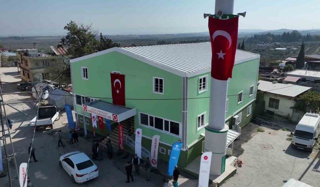 Depremin yıktığı kentte inşası tamamlanan 108’inci cami ibadete açıldı