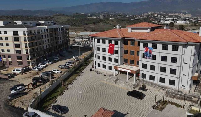İş Bankası’ndan depremin yaralarının sarıldığı Hatay’a eğitim desteği