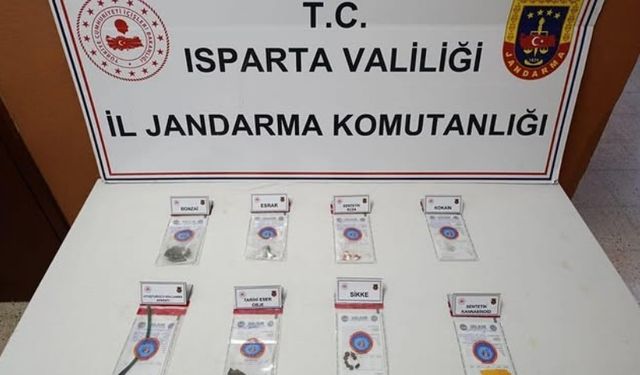 Isparta’da jandarmadan uyuşturucu ve tarihi eser operasyonu: 9 kişi yakalandı