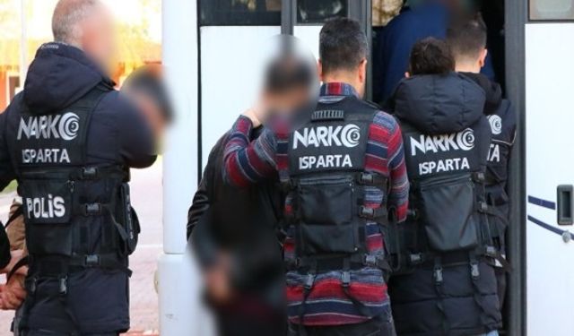 Isparta’da uyuşturucu suçlarından aranan 3 kişi yakalandı