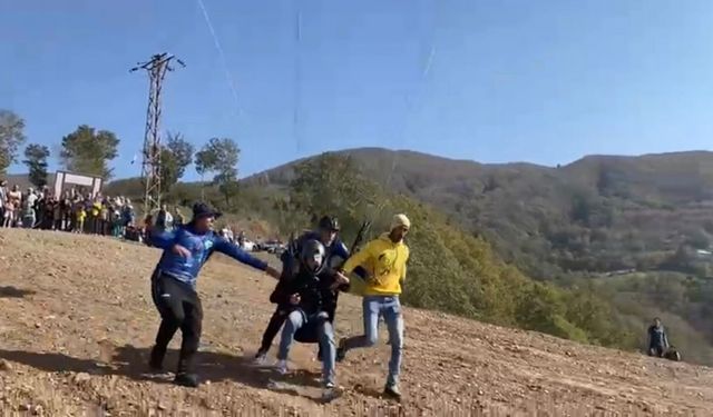 Renkli festivalde kısa süreli korku: Paraşütçü kayaya çarptı
