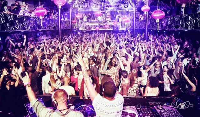 Amsterdam, Amsterdam Olalı Böyle Bir Gece Yaşamadı