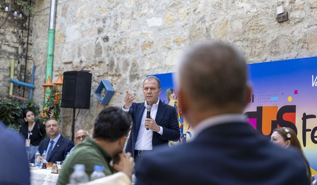 Vahap Seçer: “Tarsus’un zenginliği turizme kazandırılmalı”