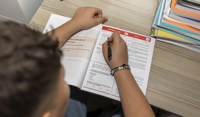 Mersin Büyükşehir’den Öğrencilere Ev Ziyaretli Eğitim Desteği