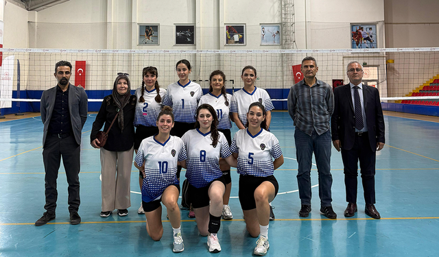 Mersin’de Kamu Spor Oyunları’nda Heyecan Dolu Voleybol Mücadelesi