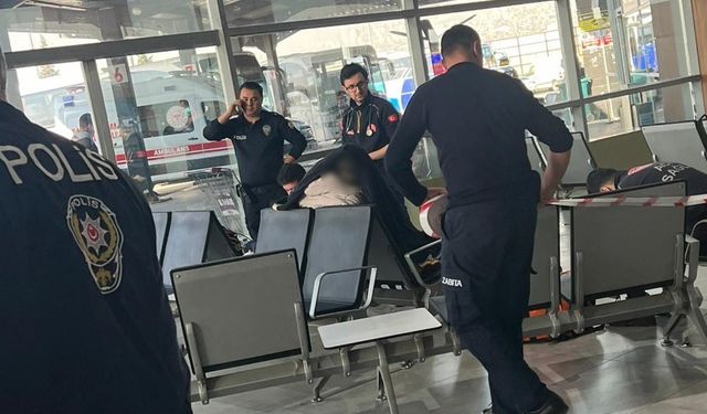 10 gündür otogarda yaşayan avukat oturduğu yerde hayatını kaybetti