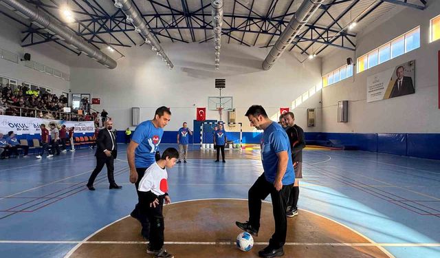 3 Aralık Dünya Farkındalık Günü Gazipaşa'da özel öğrencilerin katılımıyla kutlandı