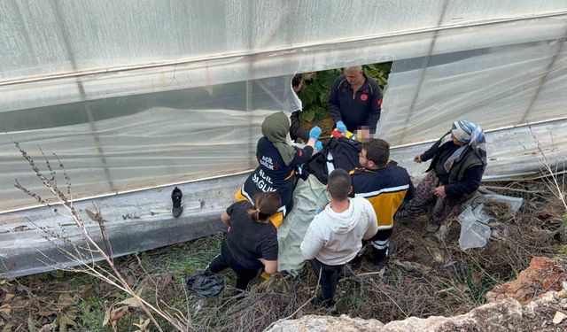 7 metrelik duvardan düşen çiftçi yaralandı